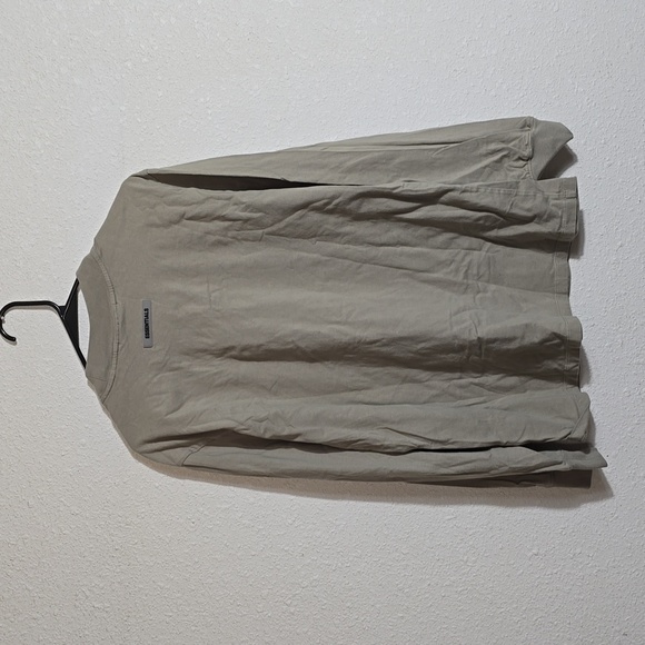 FOG ESSENTIALS Applique Logo Long Sleeve Tee ‘Cement’ - Picture 2 of 3